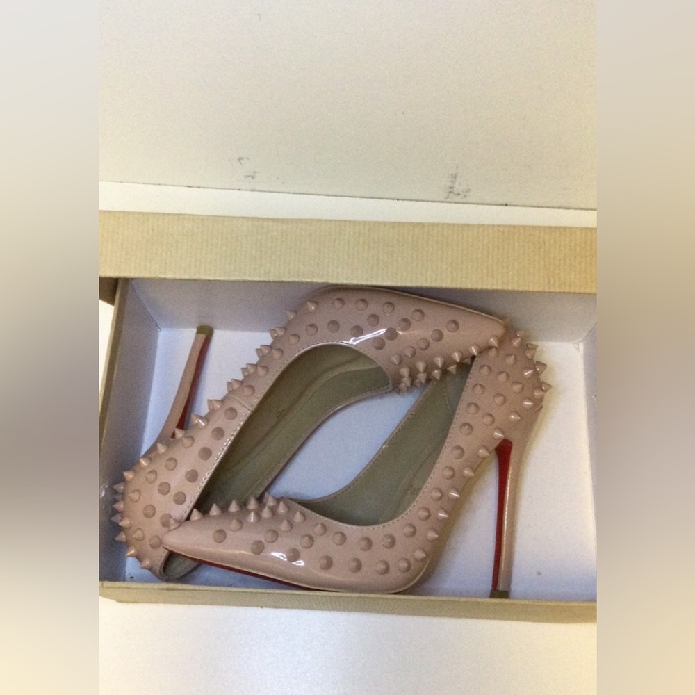 heels - Picture 2 of 7